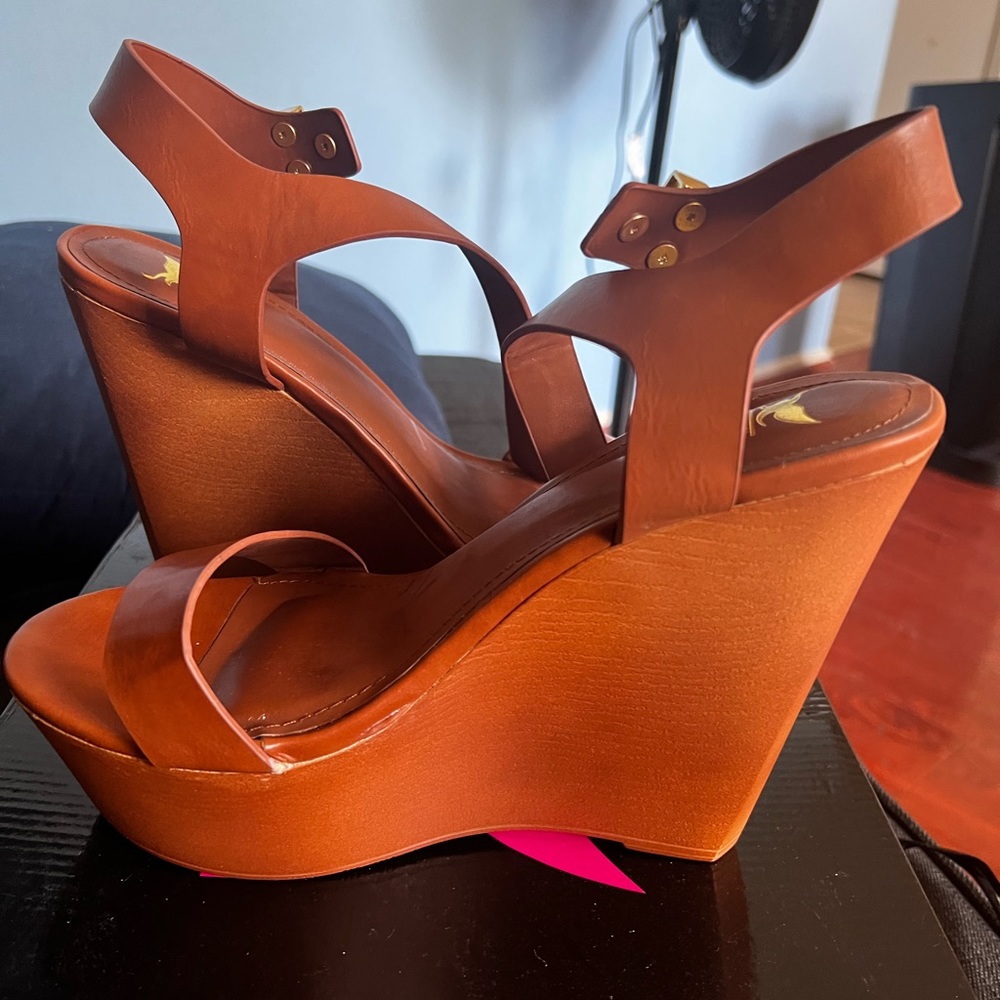 womens wedged heel